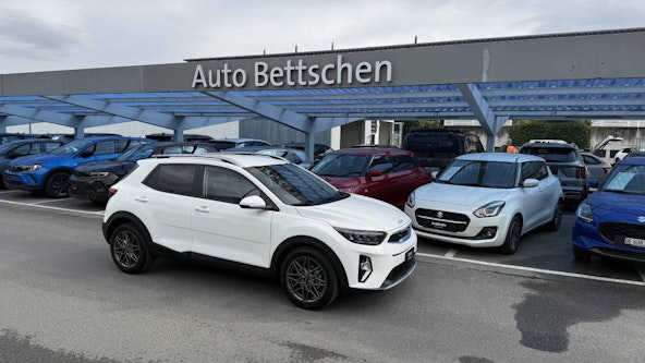 First vehicle image