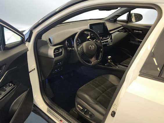 Vehicle image 10