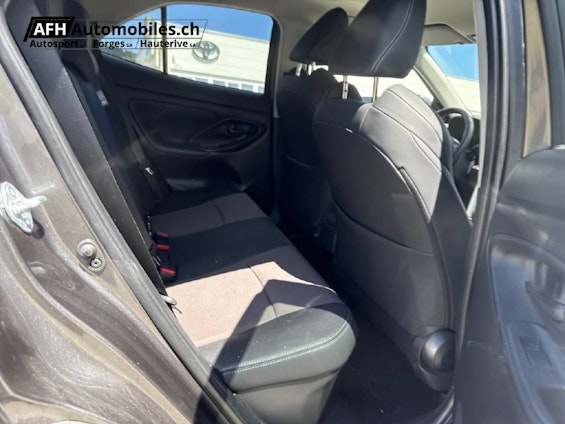 Vehicle image 15
