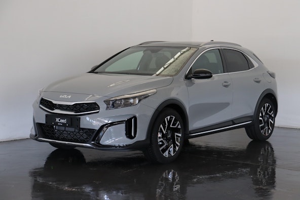 First vehicle image