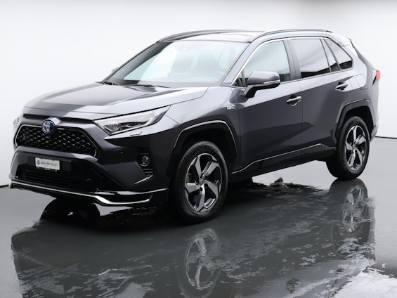First vehicle image