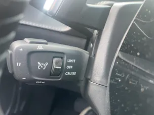 Peugeot 2008 1.2 Hybrid Allure Premium