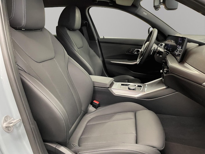 Vehicle image BMW 3 SERIES