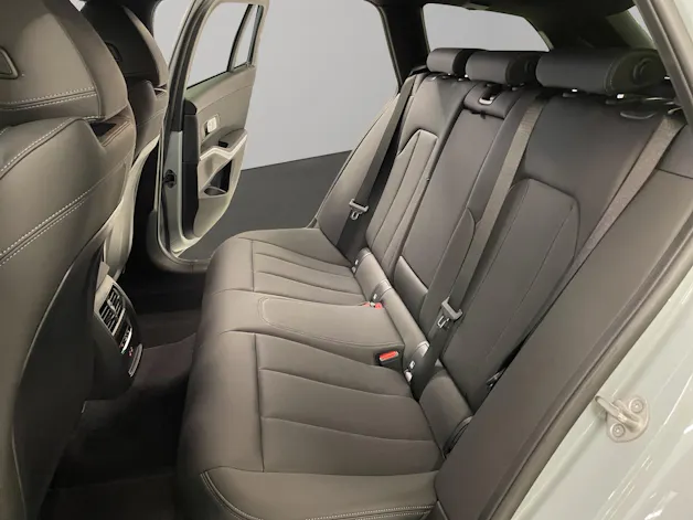 BMW 330d xDrive 48V Touring