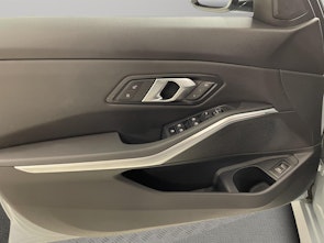 Vehicle image BMW 330d xDrive SAG Touring