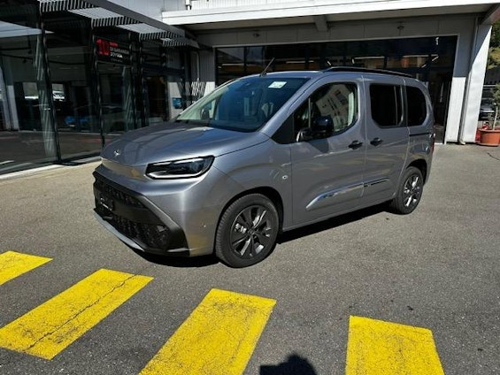 First vehicle image