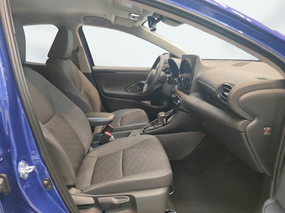 Vehicle image 16