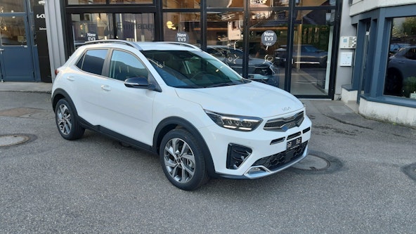 First vehicle image