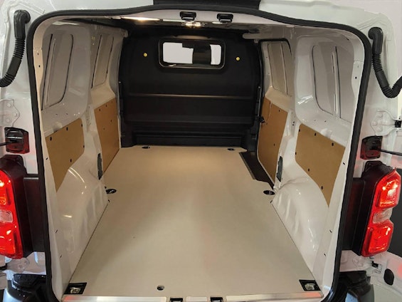 Vehicle image 12 Vehicle image 12