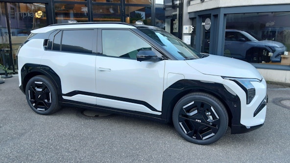 Vehicle image 3 Vehicle image 3