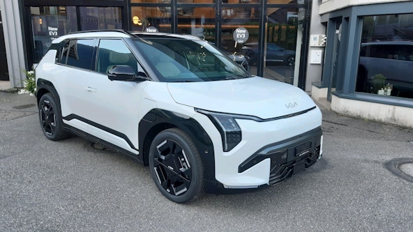 First vehicle image First vehicle image