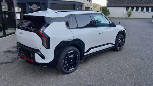 Vehicle image 4 Vehicle image 4