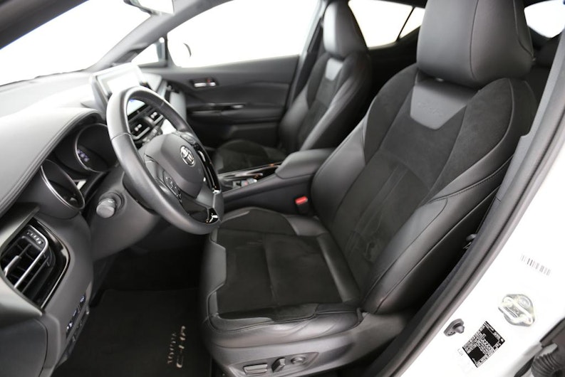 Vehicle image TOYOTA C-HR