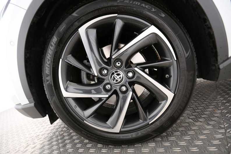 Vehicle image TOYOTA C-HR