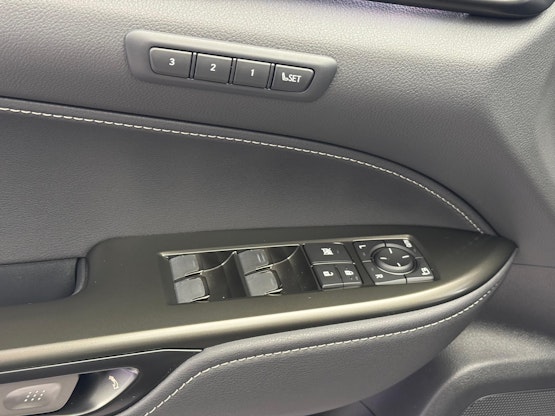 Vehicle image 14 Vehicle image 14