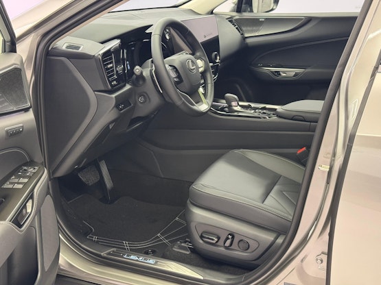 Vehicle image 6 Vehicle image 6