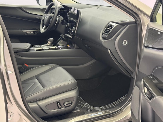 Vehicle image 7 Vehicle image 7