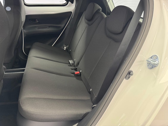 Vehicle image 9 Vehicle image 9