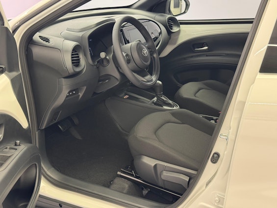 Vehicle image 4 Vehicle image 4