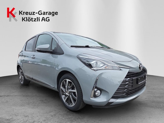 First vehicle image
