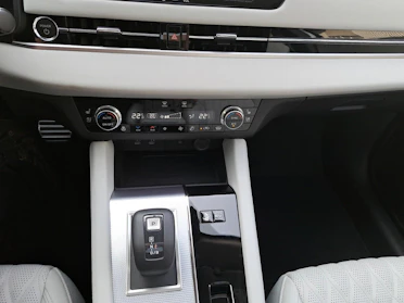 MITSUBISHI OUTLANDER 12