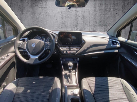 Vehicle image 10