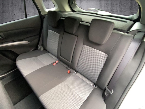 Vehicle image 14 Vehicle image 14