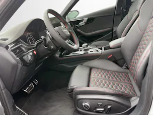 Audi RS4 Avant quattro tiptronic