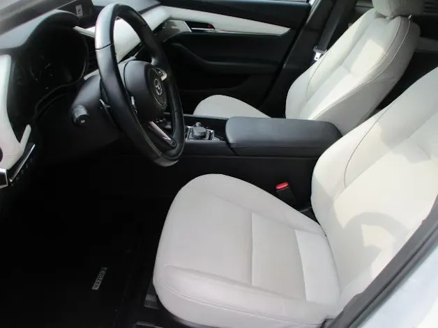 Mazda 3 Sedan 2.0 186 Revolution