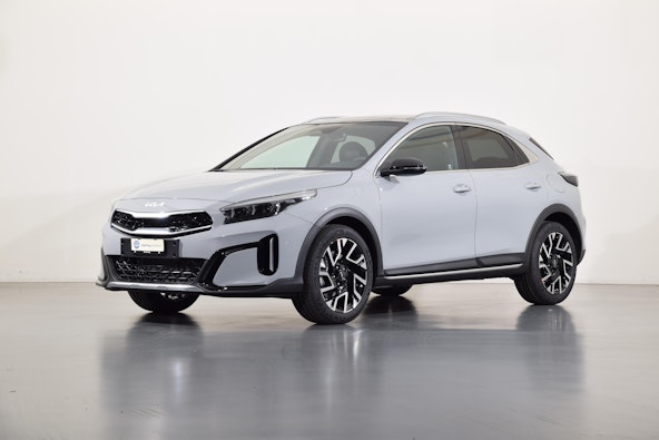 First vehicle image