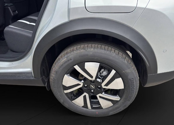 Vehicle image 9 Vehicle image 9