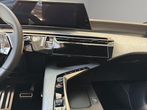 Vehicle image PEUGEOT 3008 e-Launch Edition AWD