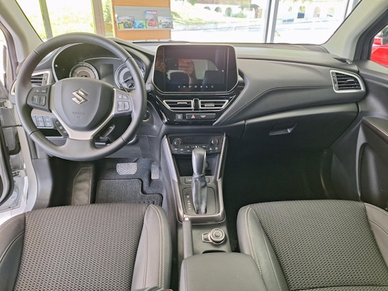 Vehicle image 4