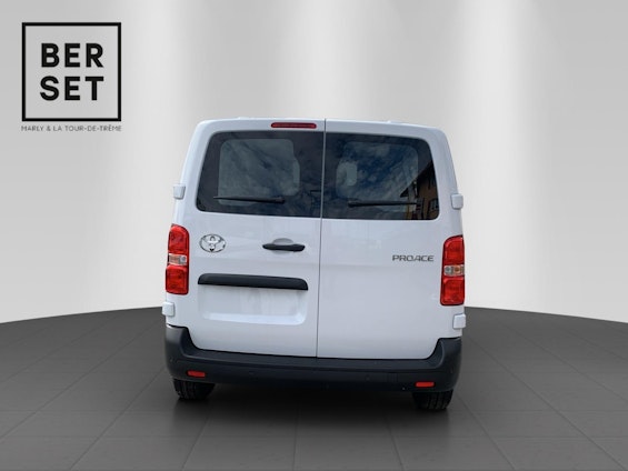 Vehicle image 4 Vehicle image 4