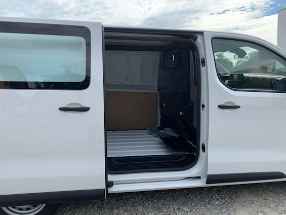 Vehicle image 8 Vehicle image 8