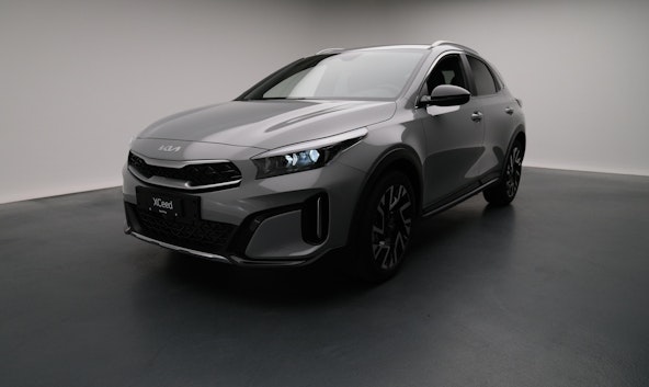 First vehicle image