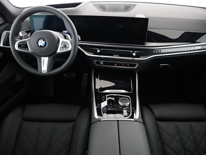 Vehicle image BMW X5