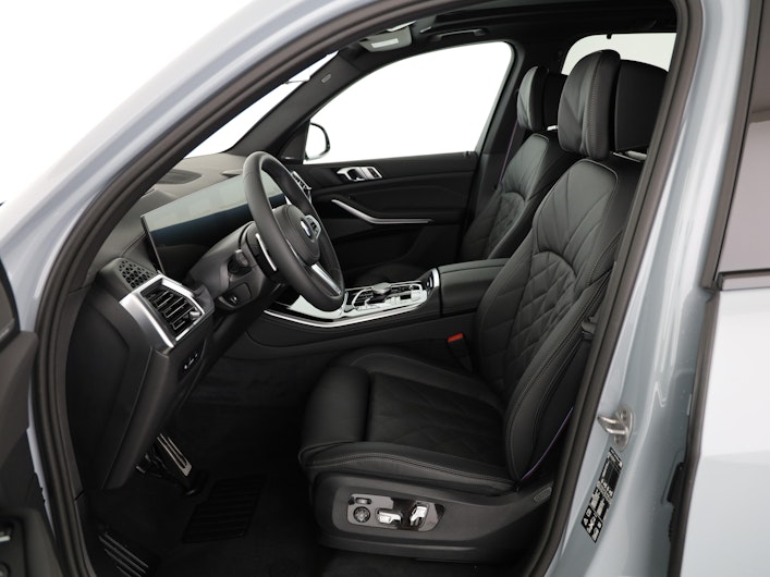 Vehicle image BMW X5