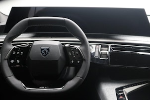 Vehicle image PEUGEOT 5008 e-Launch Edition AWD