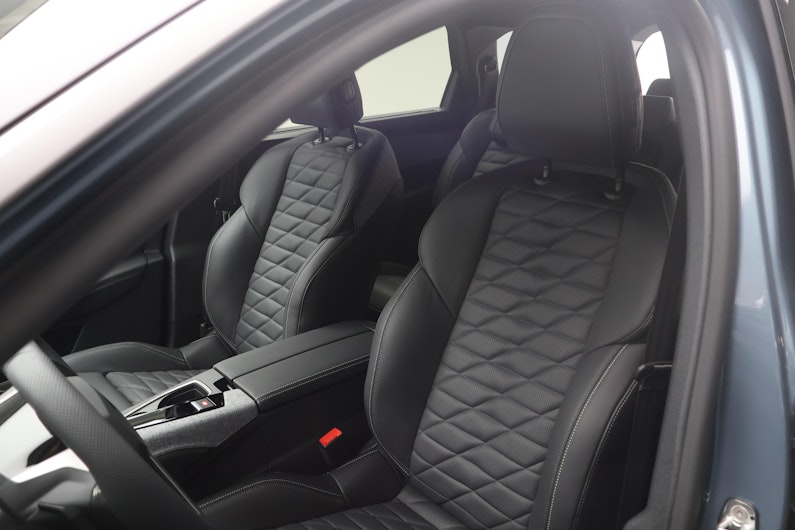 Vehicle image PEUGEOT 5008