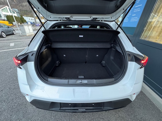 Vehicle image 4 Vehicle image 4