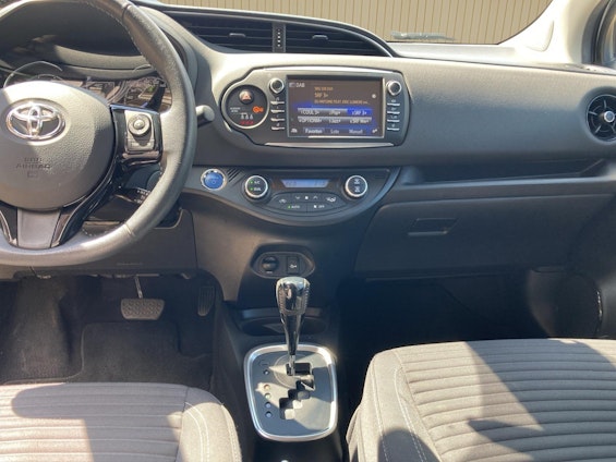 Vehicle image 11
