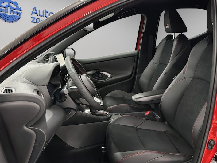 Vehicle image TOYOTA YARIS