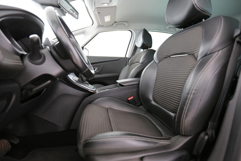 Vehicle image RENAULT SCÉNIC