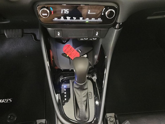 Vehicle image 16 Vehicle image 16