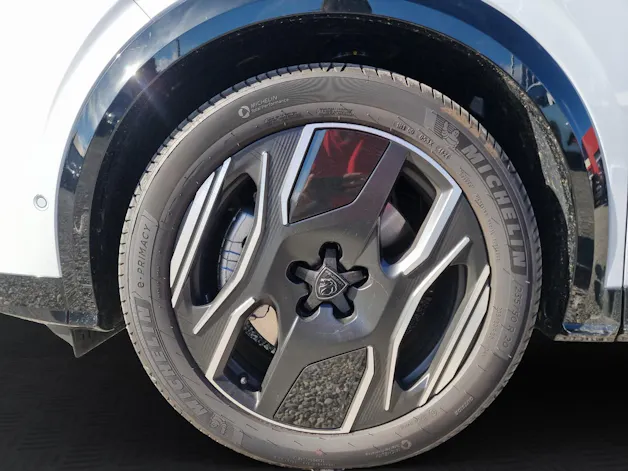 Peugeot 3008 e-Launch Edition AWD