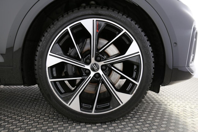 Vehicle image AUDI SQ5