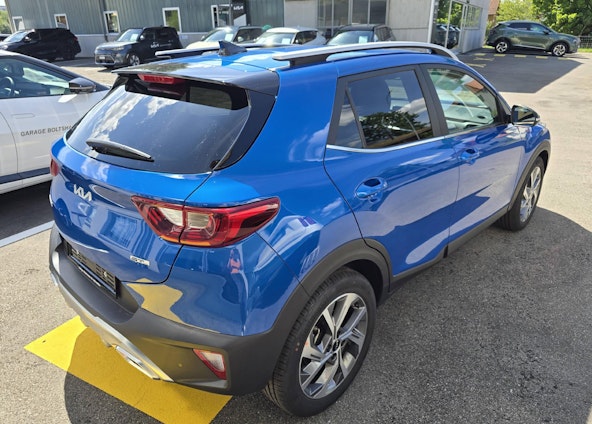 Vehicle image 4 Vehicle image 4