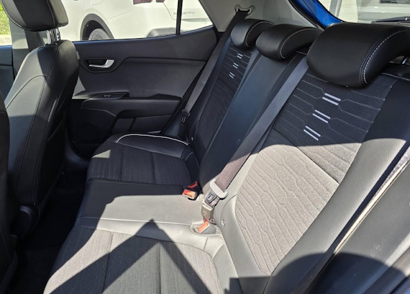 Vehicle image 6 Vehicle image 6