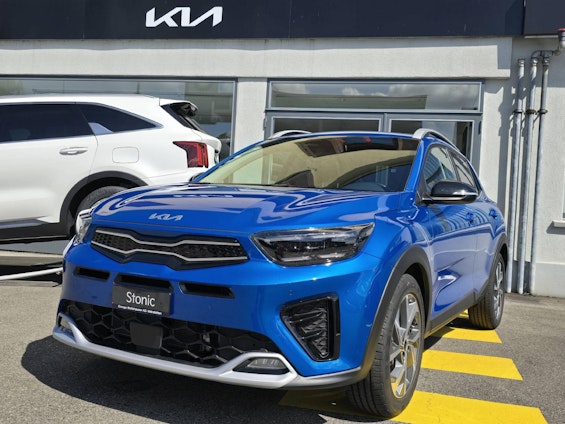 First vehicle image